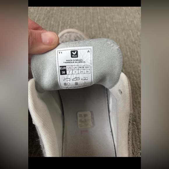 Gray Veja - Picture 3 of 5